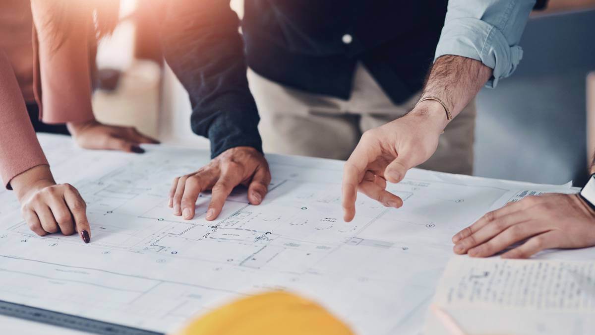 A picture of a project plan meeting